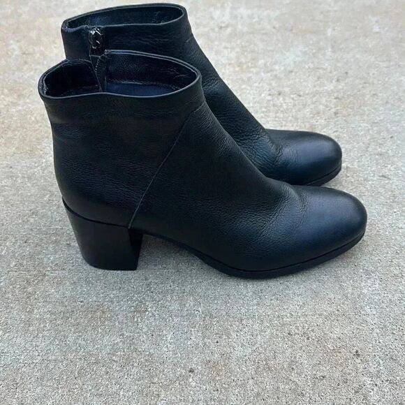 Aquatalia Everett Leather Black Block Heel Zip Up Ankle Bootie Women’s Size 7.5 - Picture 6 of 12